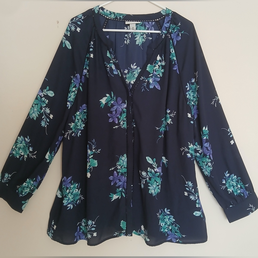 Ava & Viv Navy Blue Floral Long Sleeve Button Down V-Neck Blouse